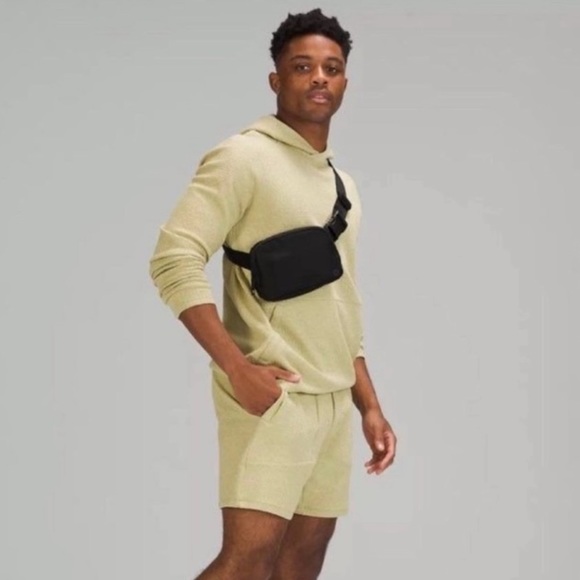 🔥HOT ITEM🔥 LULULEMON - BLACK Everywhere Belt Bag Nwt Crossbody Bag - Picture 5 of 11